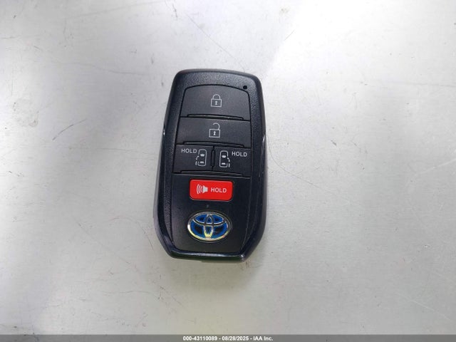 5TDKRKEC8RS222356 Toyota SIENNA LE
