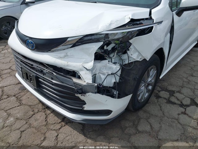 5TDKRKEC8RS222356 Toyota SIENNA LE