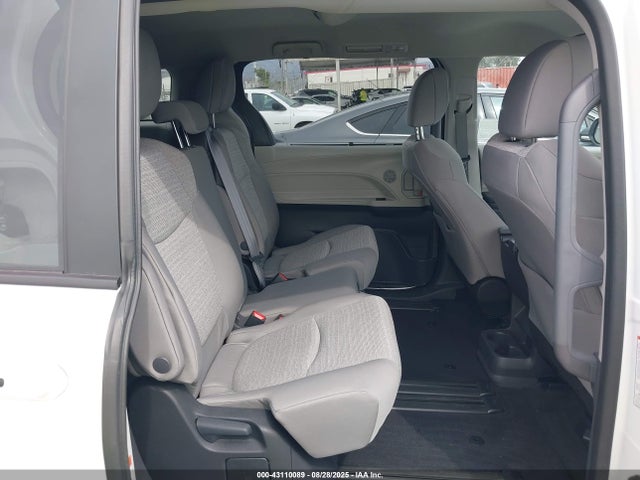 5TDKRKEC8RS222356 Toyota SIENNA LE