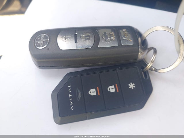 3MYDLBZV8GY106006 Scion p5v