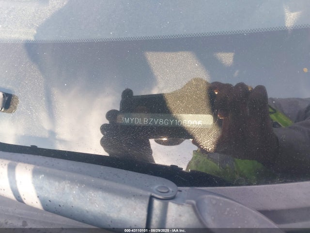 3MYDLBZV8GY106006 Scion p5v