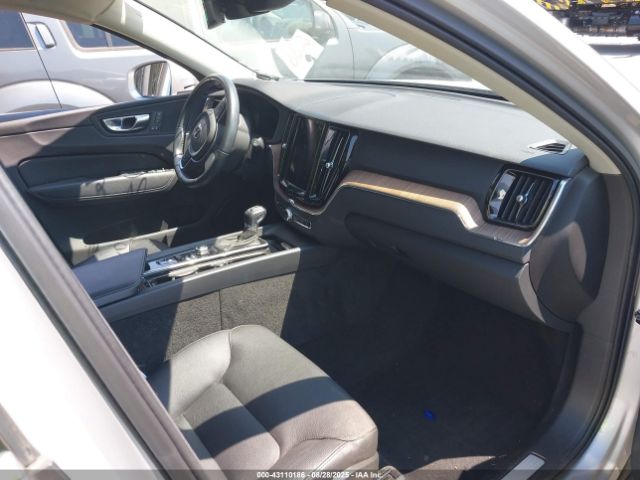 2021 VOLVO XC60 YV4102RK7M1864450 Photo 4