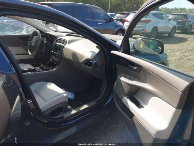 2018 JAGUAR XE SAJAJ4FX7JCP37906 Photo 4