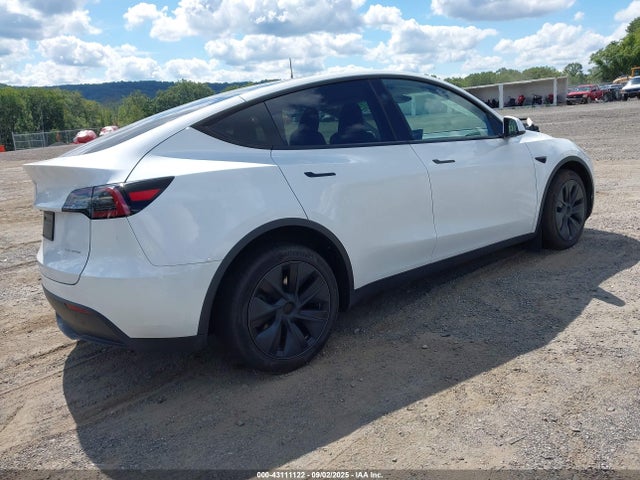 2024 TESLA MODEL Y 7SAYGAEE2RF118125 Photo 3