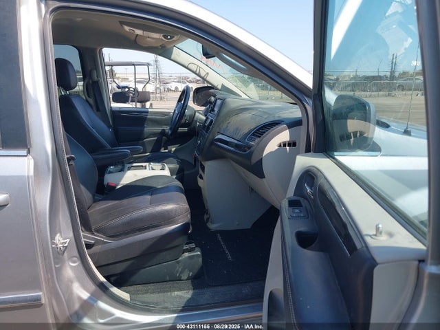 2C4RC1BG3GR298512 Chrysler Town and Country