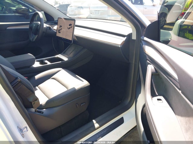 2025 TESLA MODEL Y 7SAYGDEFXSA356608 Photo 4