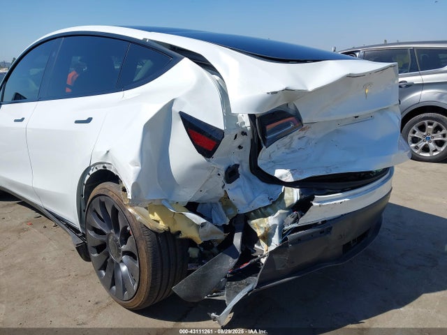2025 TESLA MODEL Y 7SAYGDEFXSA356608 Photo 5