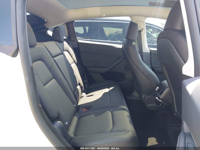2025 TESLA MODEL Y 7SAYGDEFXSA356608 Photo 7