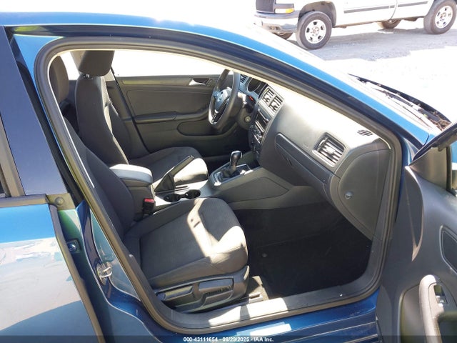 3VW2K7AJXFM309366 Volkswagen 2015