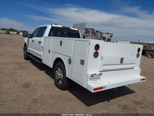 Ford 2025 2025 1FD8W3FT6SEC56939 Image 3
