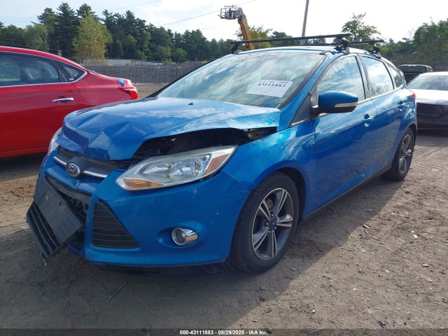 Ford Focus 2014 1FADP3K29EL329319 Image 2