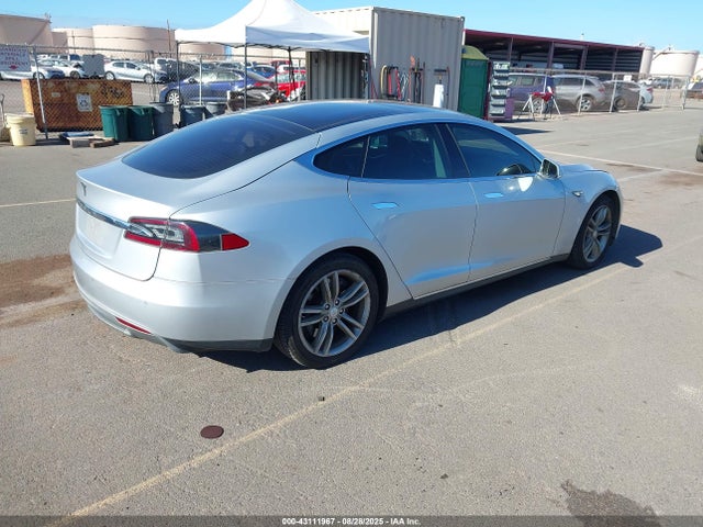 2013 TESLA MODEL S 5YJSA1CG5DFP26559 Photo 3