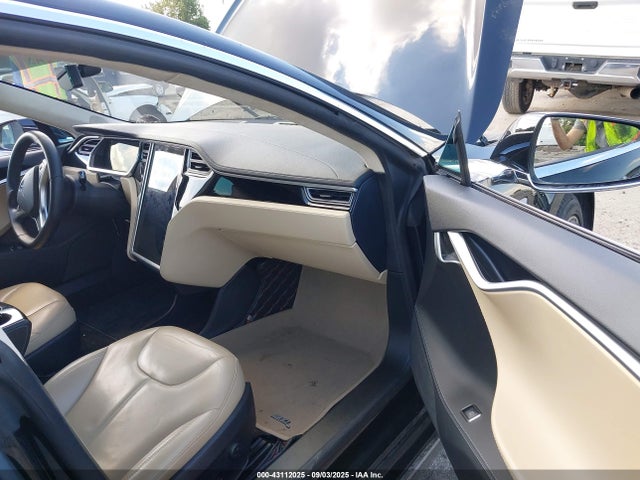 2014 TESLA MODEL S 5YJSA1H10EFP34252 Photo 4