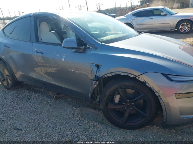 2026 TESLA MODEL Y 7SAYGDEE6TA401388 Photo 5