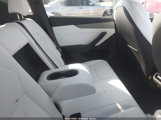 2026 TESLA MODEL Y 7SAYGDEE6TA401388 Photo 7