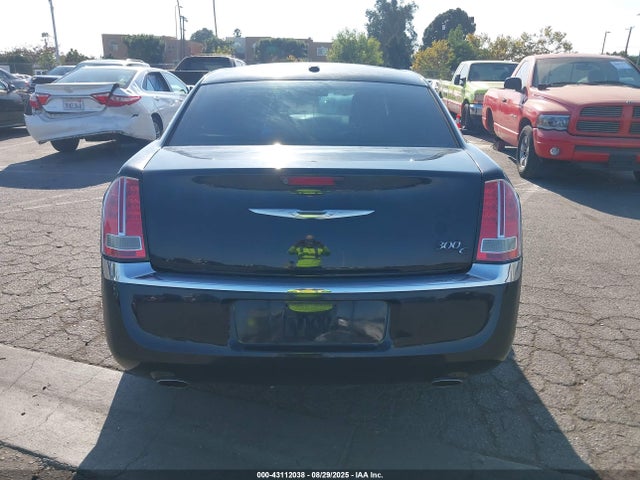 Chrysler 300 2014 2C3CCAET5EH117674 Image 16