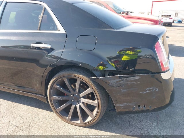 Chrysler 300 2014 2C3CCAET5EH117674 Image 6