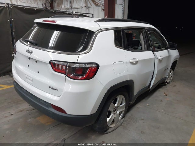 Jeep 2022 2022 3C4NJCBBXNT139016 Image 4