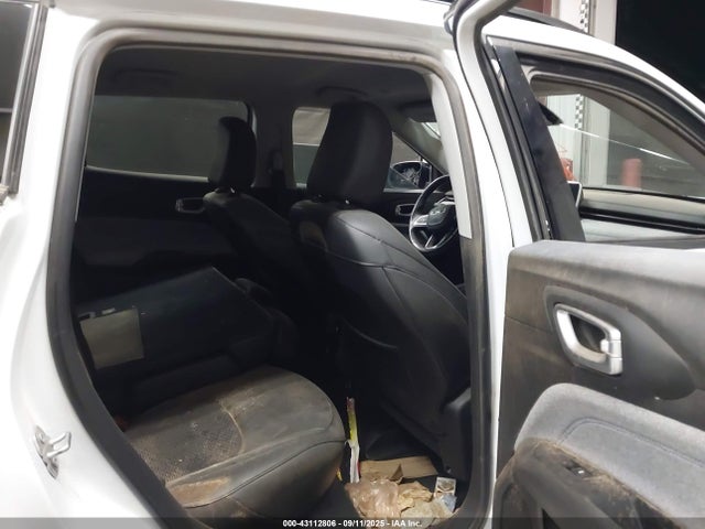 Jeep 2022 2022 3C4NJCBBXNT139016 Image 8