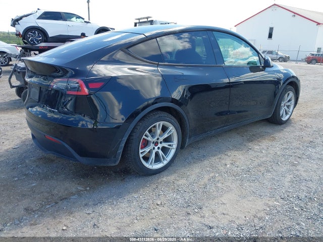 5YJYGDEE3MF089418 Tesla 2021