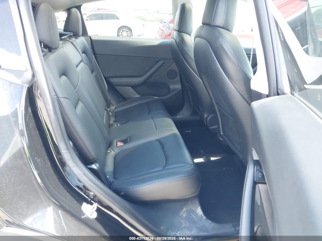 5YJYGDEE3MF089418 Tesla 2021
