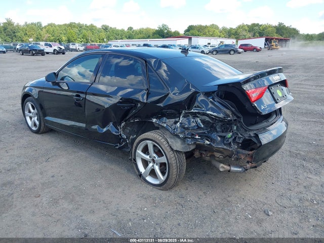 2015 AUDI A3 WAUBFGFF9F1007105 Photo 2