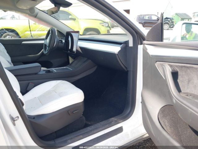 2023 TESLA MODEL Y 7SAYGDEE0PF890671 Photo 4