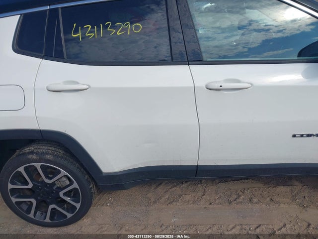 Jeep Compass 2018 3C4NJDCB8JT211765 Image 12