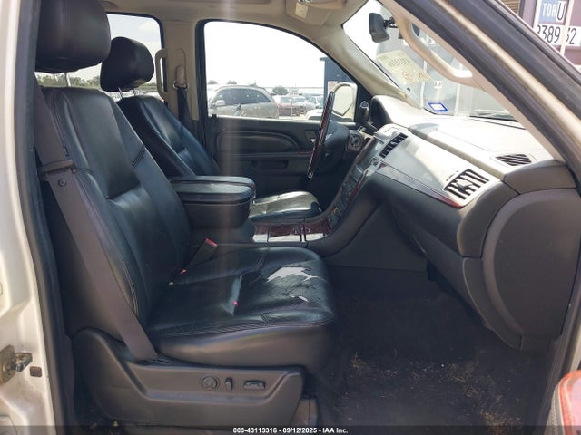 2011 CADILLAC ESCALADE 1GYS3CEFXBR134361 Photo 4