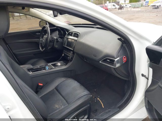 2018 JAGUAR XE SAJAR4FX5JCP31465 Photo 4
