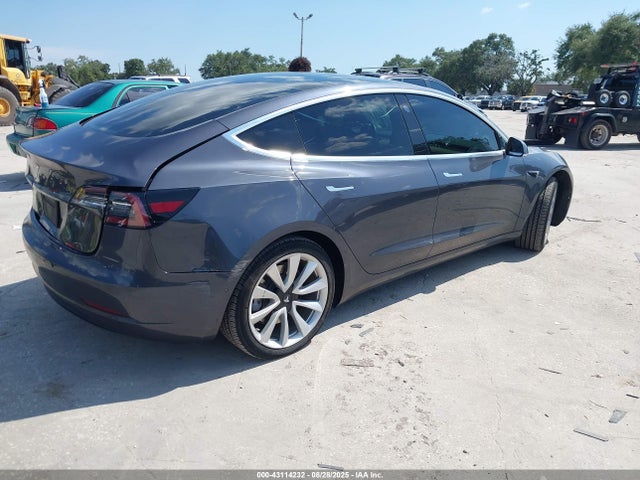 2018 TESLA MODEL 3 5YJ3E1EA0JF047747 Photo 3