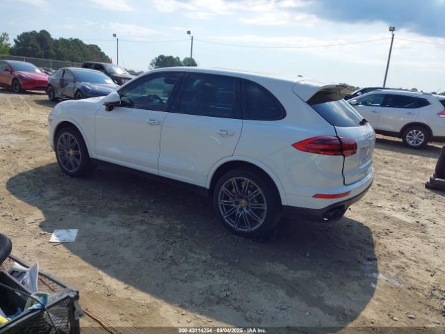 2016 PORSCHE CAYENNE WP1AC2A28GLA86432 Photo 2