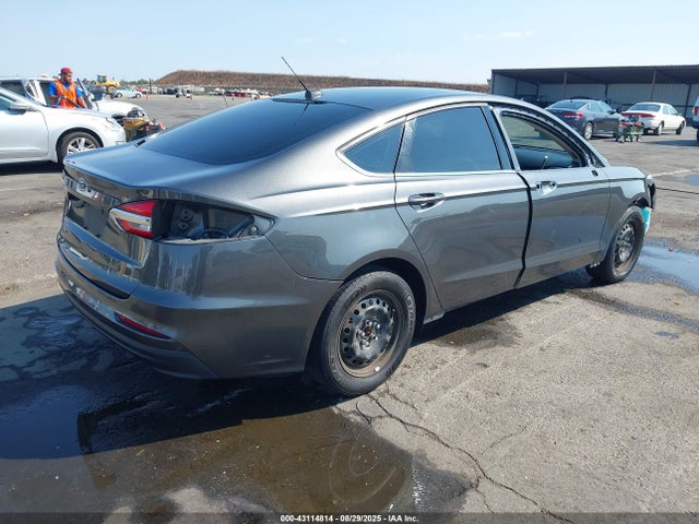 3FA6P0G73KR178275 Ford 2019