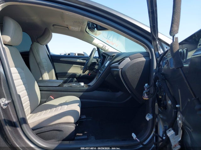 3FA6P0G73KR178275 Ford 2019
