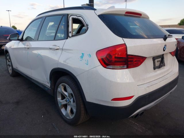 2015 BMW X1 WBAVM1C51FVW57700 Photo 2