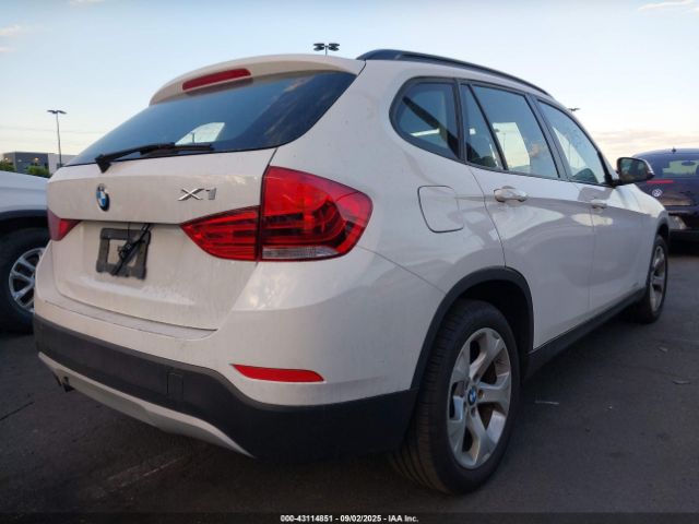 2015 BMW X1 WBAVM1C51FVW57700 Photo 3