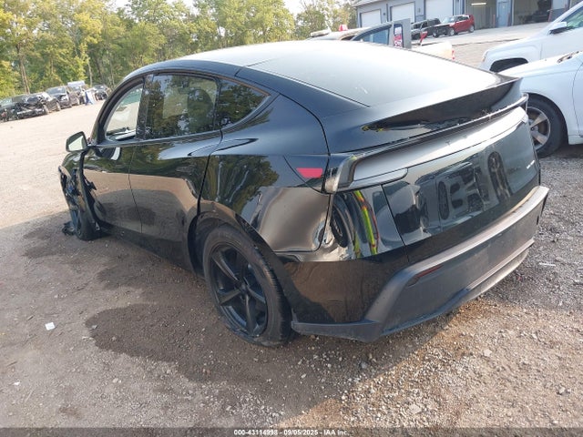2026 TESLA MODEL Y 7SAYGDEEXTF372318 Photo 2