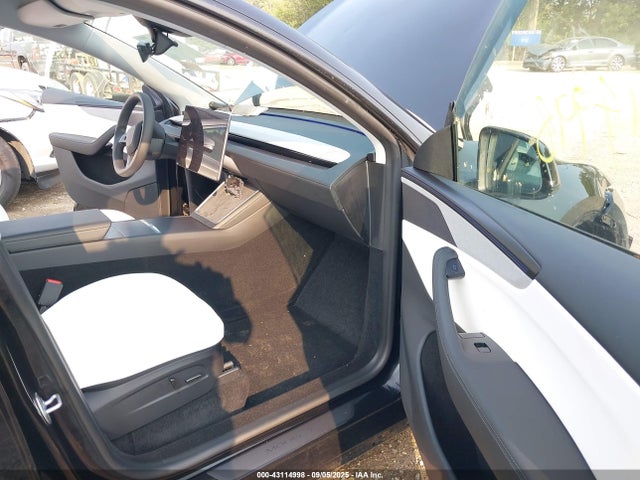 2026 TESLA MODEL Y 7SAYGDEEXTF372318 Photo 4