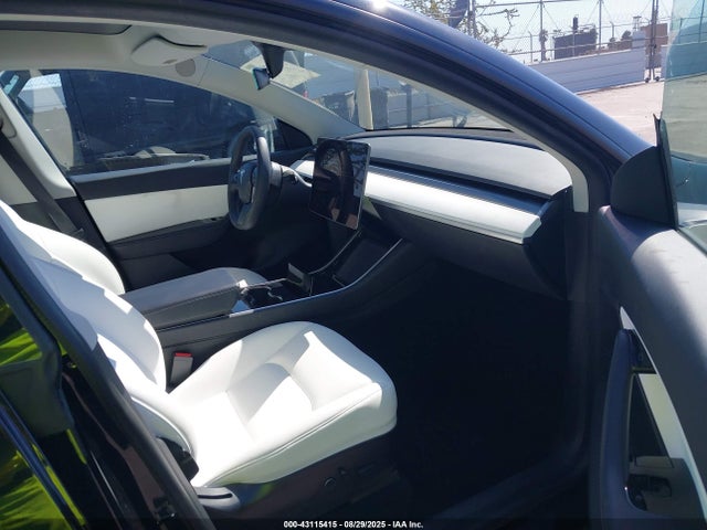 5YJYGDEF9MF097970 Tesla 2021