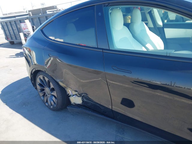 5YJYGDEF9MF097970 Tesla 2021