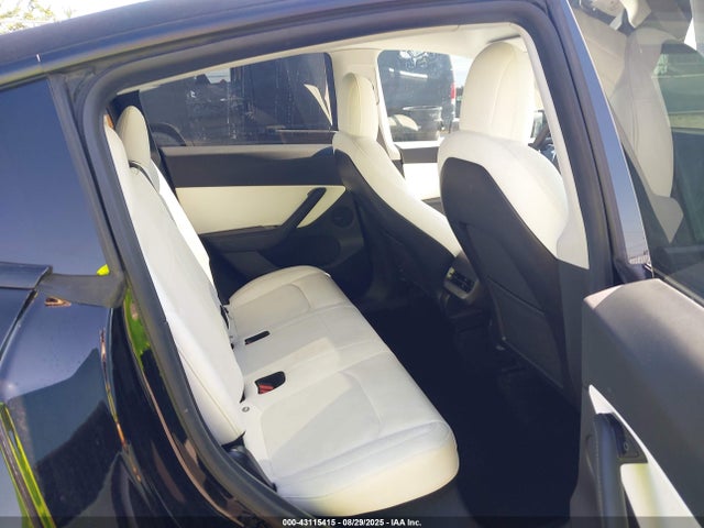 5YJYGDEF9MF097970 Tesla 2021