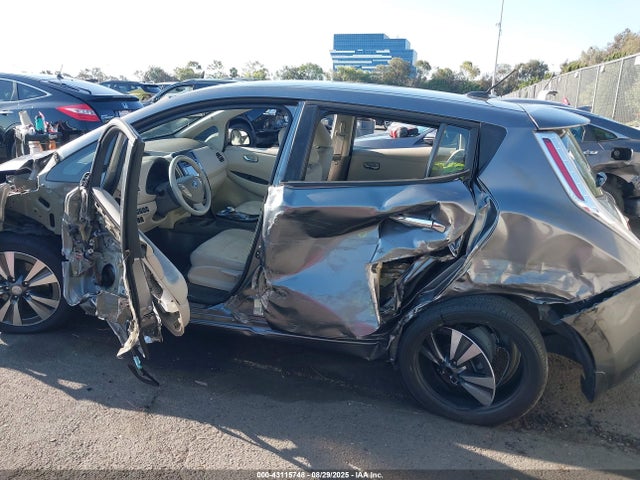 1N4AZ0CP8FC321221 Nissan Leaf