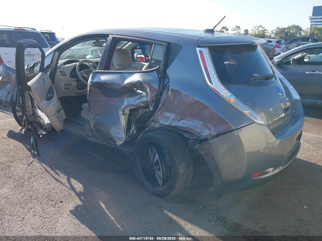 1N4AZ0CP8FC321221 Nissan Leaf