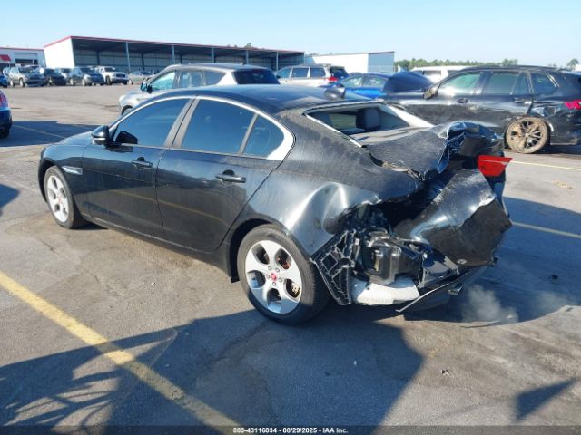 2017 JAGUAR XE SAJAR4BG0HA962611 Photo 2