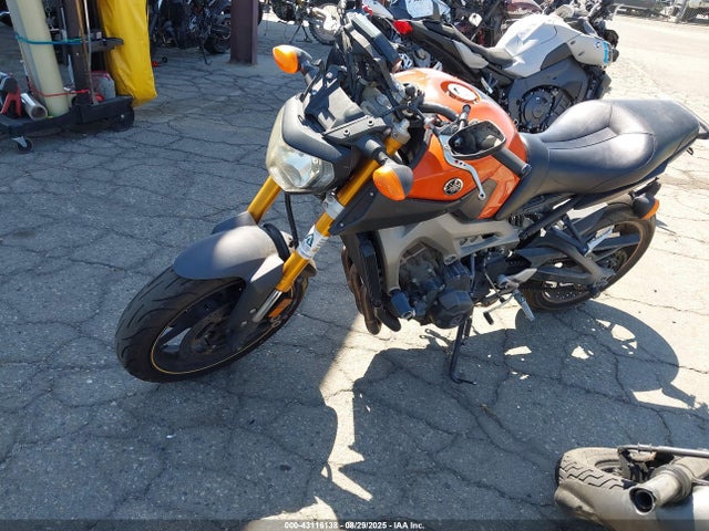 Yamaha FZ09 2014 JYARN33Y1EA000811 Image 2