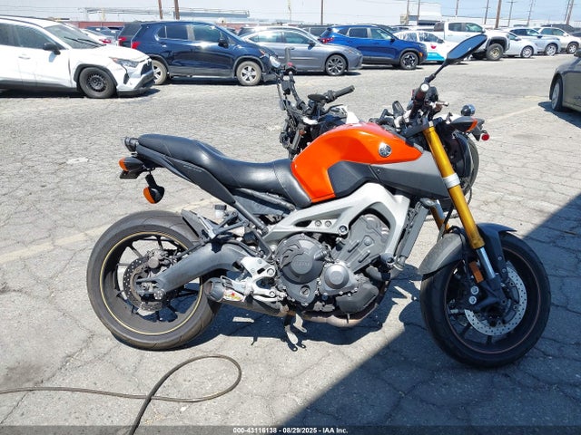 Yamaha FZ09 2014 JYARN33Y1EA000811 Image 12