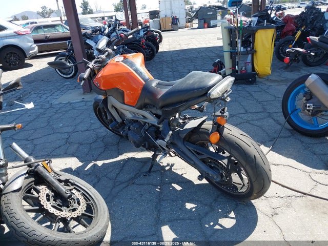 Yamaha FZ09 2014 JYARN33Y1EA000811 Image 3