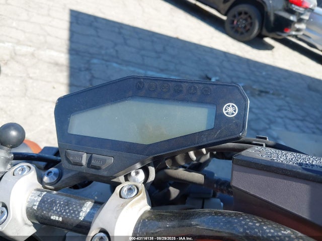 Yamaha FZ09 2014 JYARN33Y1EA000811 Image 7
