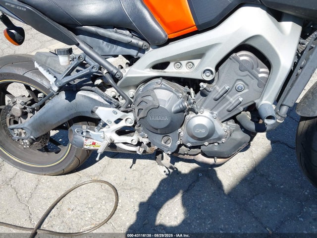 Yamaha FZ09 2014 JYARN33Y1EA000811 Image 8