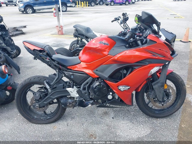 JKAEXEK15HDA07175 Kawasaki Ex650 F